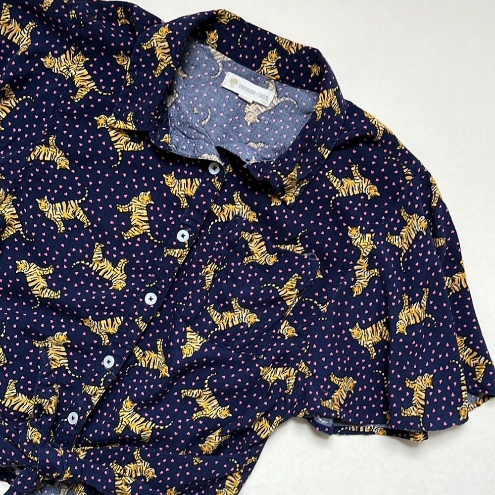 Tucker + Tate Rayon Button Down Flutter Sleeve Blouse Tiger Top Navy